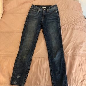 Good American Comfortable Star Print Jeans